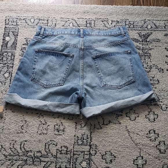Reformation Max Mid Rise Relaxed Short - Picture 2 of 6